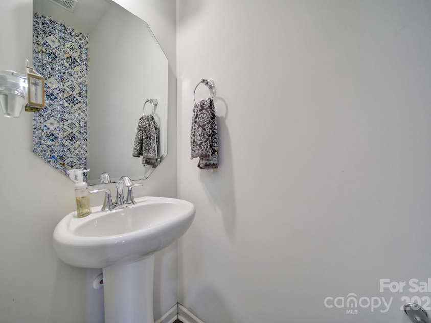 5125 Thomasville Drive, Belmont, NC 28012.  MLS# CAR4263925, YatesRealty ID 25747. 