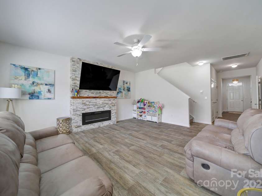 5125 Thomasville Drive, Belmont, NC 28012.  MLS# CAR4263925, YatesRealty ID 25747. 