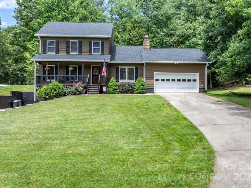 123 Clearwater Drive, Morganton, NC 28655.  MLS# CAR4280716, YatesRealty ID 25749. 