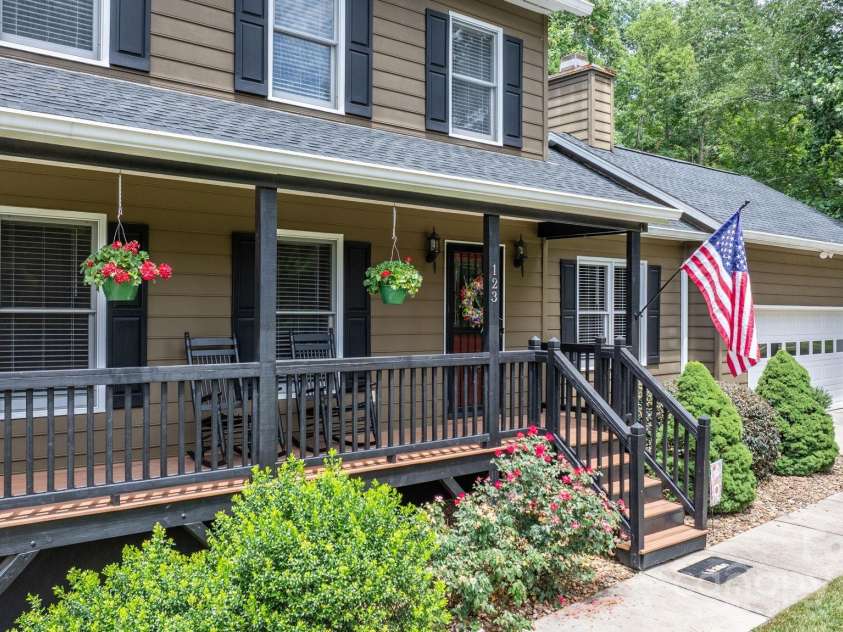 123 Clearwater Drive, Morganton, NC 28655.  MLS# CAR4280716, YatesRealty ID 25749. 