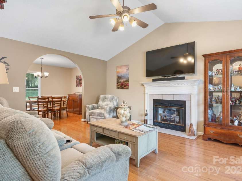 123 Clearwater Drive, Morganton, NC 28655.  MLS# CAR4280716, YatesRealty ID 25749. 