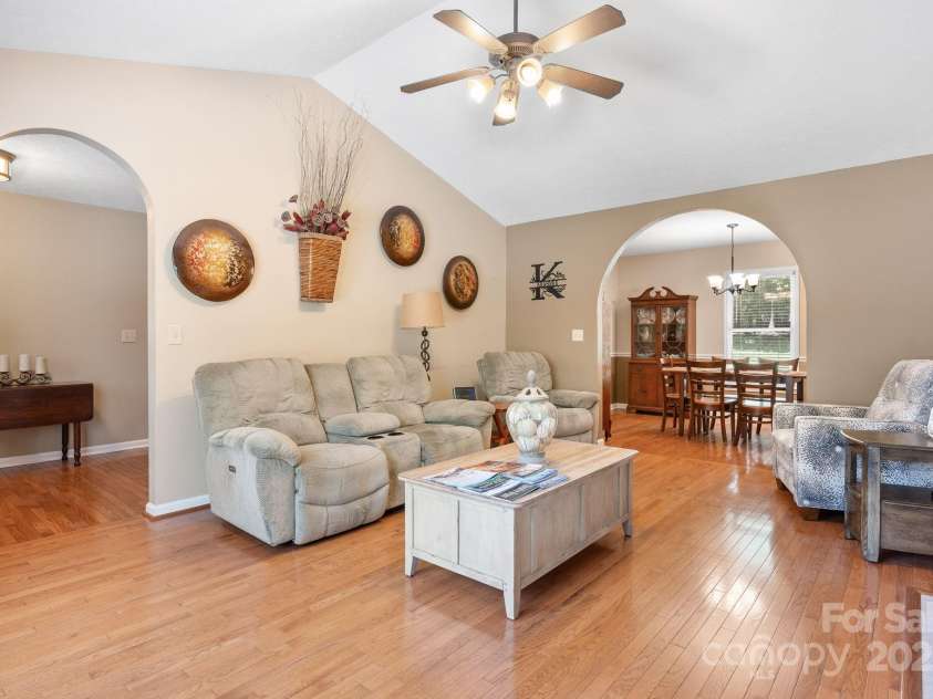 123 Clearwater Drive, Morganton, NC 28655.  MLS# CAR4280716, YatesRealty ID 25749. 