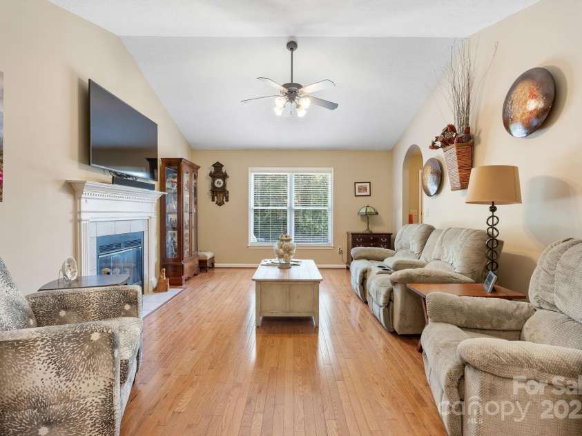 123 Clearwater Drive, Morganton, NC 28655.  MLS# CAR4280716, YatesRealty ID 25749. 