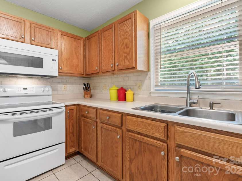 123 Clearwater Drive, Morganton, NC 28655.  MLS# CAR4280716, YatesRealty ID 25749. 