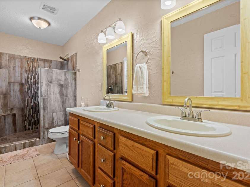 123 Clearwater Drive, Morganton, NC 28655.  MLS# CAR4280716, YatesRealty ID 25749. 