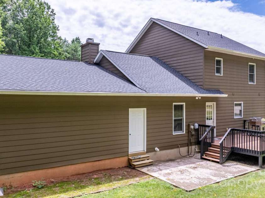 123 Clearwater Drive, Morganton, NC 28655.  MLS# CAR4280716, YatesRealty ID 25749. 