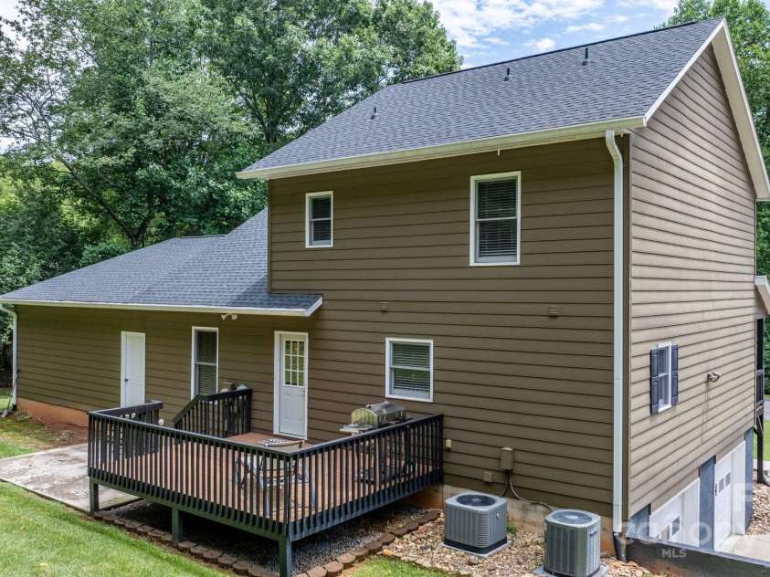 123 Clearwater Drive, Morganton, NC 28655.  MLS# CAR4280716, YatesRealty ID 25749. 