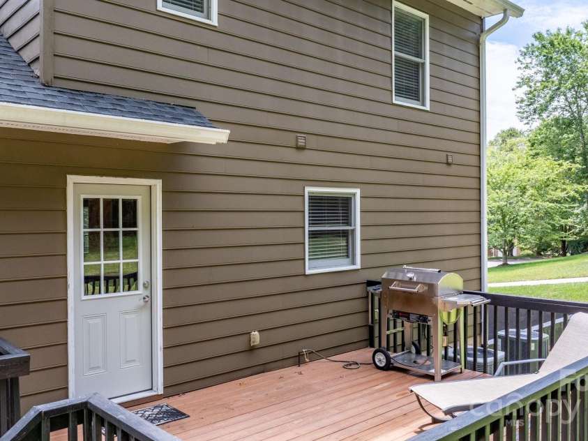 123 Clearwater Drive, Morganton, NC 28655.  MLS# CAR4280716, YatesRealty ID 25749. 