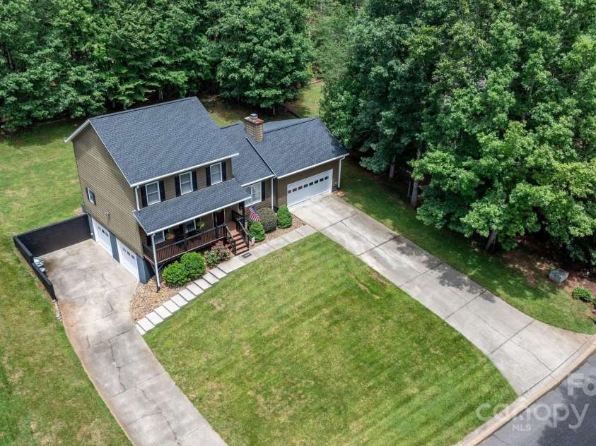 123 Clearwater Drive, Morganton, NC 28655.  MLS# CAR4280716, YatesRealty ID 25749. 