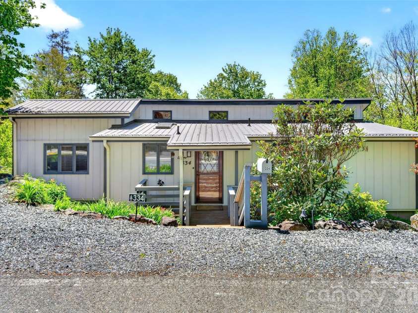 334 Harbor Lake Road, Newland, NC 28657.  MLS# CAR4377588, YatesRealty ID 25749. 