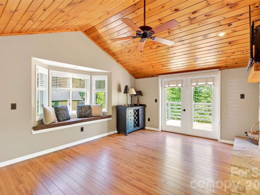 334 Harbor Lake Road, Newland, NC 28657.  MLS# CAR4377588, YatesRealty ID 25749. 