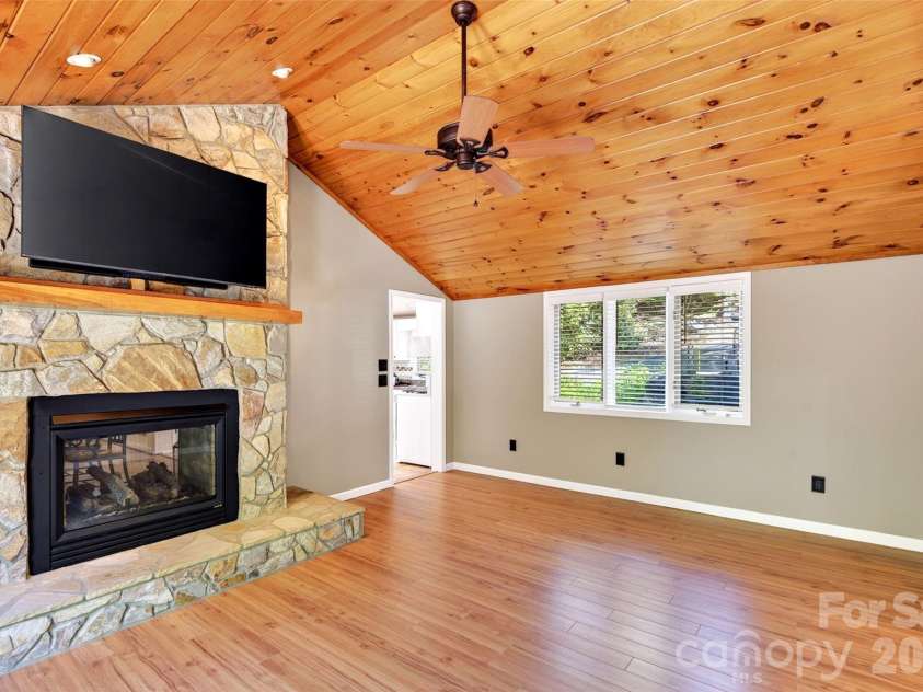 334 Harbor Lake Road, Newland, NC 28657.  MLS# CAR4377588, YatesRealty ID 25749. 