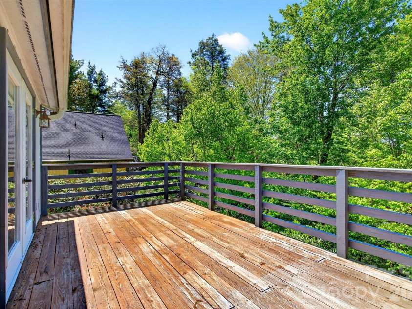 334 Harbor Lake Road, Newland, NC 28657.  MLS# CAR4377588, YatesRealty ID 25749. 