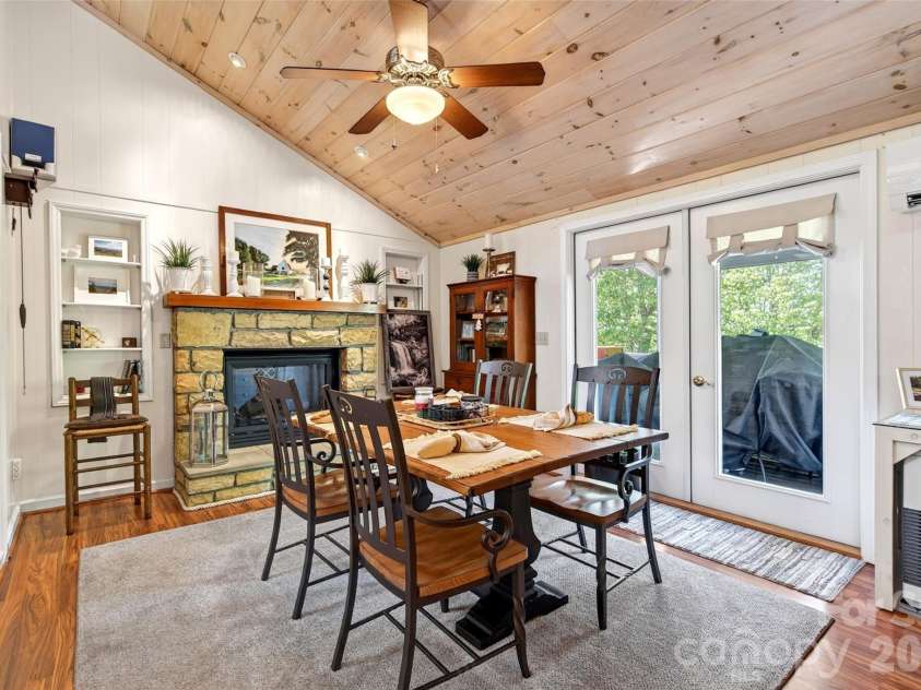334 Harbor Lake Road, Newland, NC 28657.  MLS# CAR4377588, YatesRealty ID 25749. 