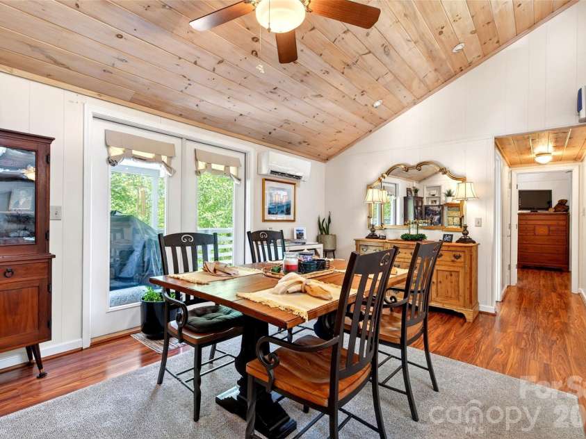 334 Harbor Lake Road, Newland, NC 28657.  MLS# CAR4377588, YatesRealty ID 25749. 