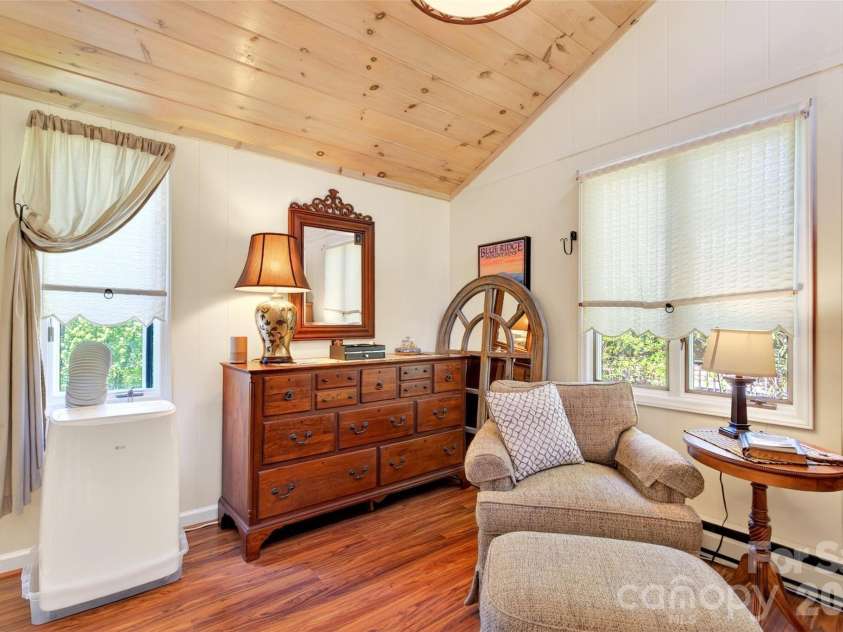 334 Harbor Lake Road, Newland, NC 28657.  MLS# CAR4377588, YatesRealty ID 25749. 