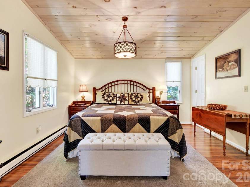 334 Harbor Lake Road, Newland, NC 28657.  MLS# CAR4377588, YatesRealty ID 25749. 
