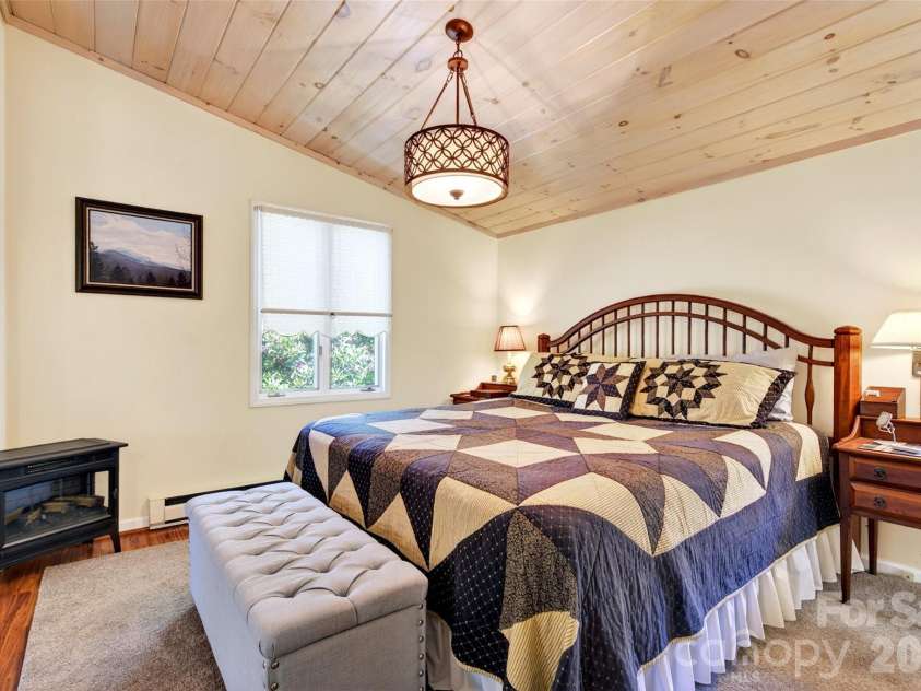 334 Harbor Lake Road, Newland, NC 28657.  MLS# CAR4377588, YatesRealty ID 25749. 