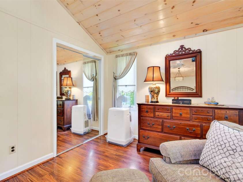 334 Harbor Lake Road, Newland, NC 28657.  MLS# CAR4377588, YatesRealty ID 25749. 