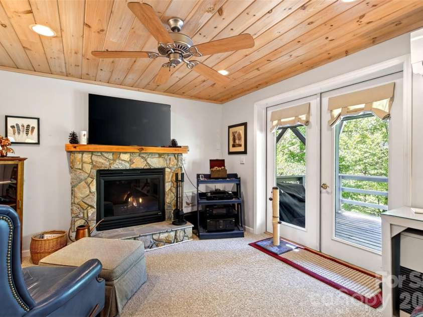 334 Harbor Lake Road, Newland, NC 28657.  MLS# CAR4377588, YatesRealty ID 25749. 