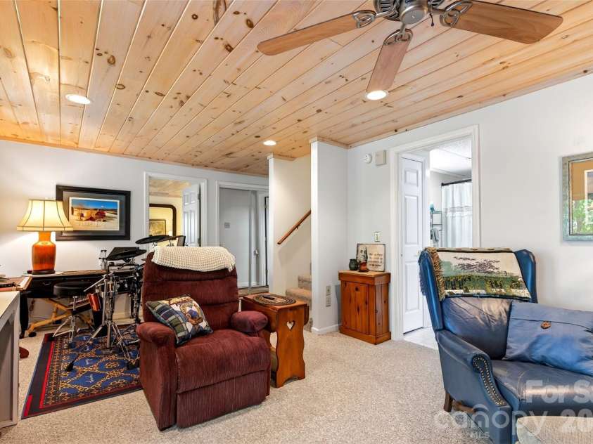 334 Harbor Lake Road, Newland, NC 28657.  MLS# CAR4377588, YatesRealty ID 25749. 