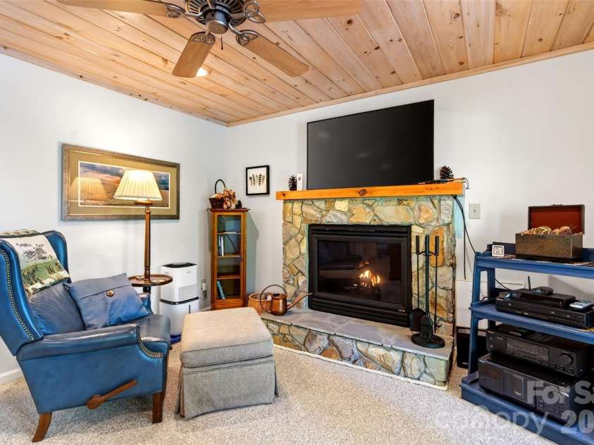 334 Harbor Lake Road, Newland, NC 28657.  MLS# CAR4377588, YatesRealty ID 25749. 