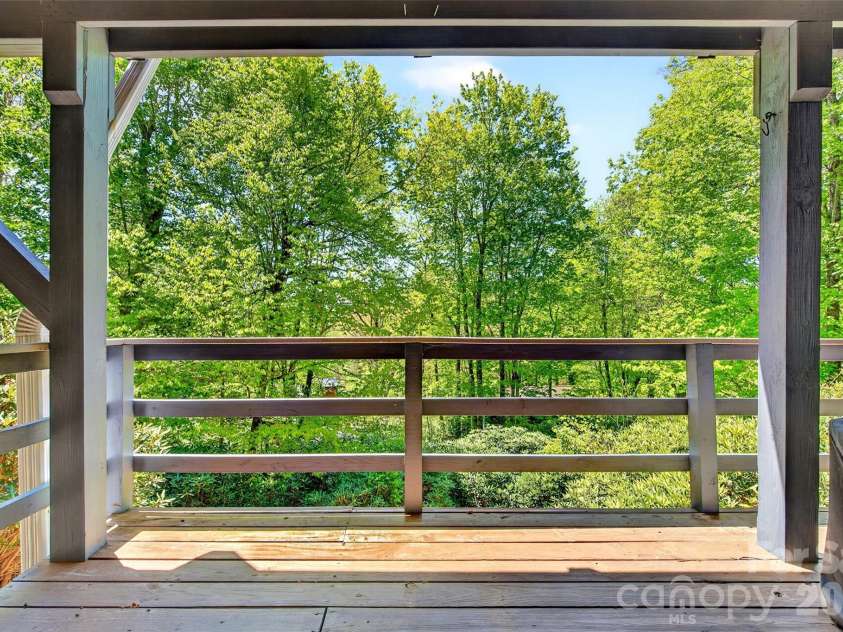 334 Harbor Lake Road, Newland, NC 28657.  MLS# CAR4377588, YatesRealty ID 25749. 