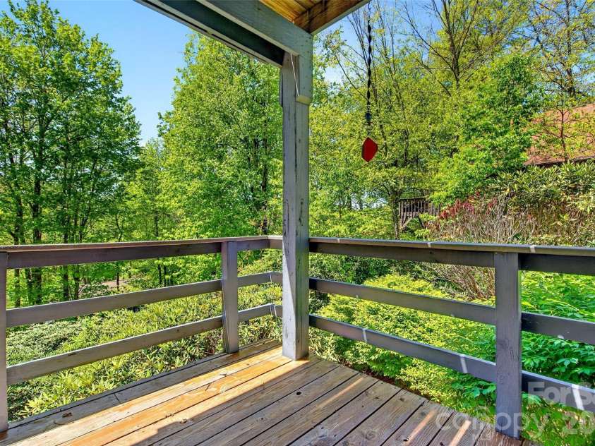 334 Harbor Lake Road, Newland, NC 28657.  MLS# CAR4377588, YatesRealty ID 25749. 