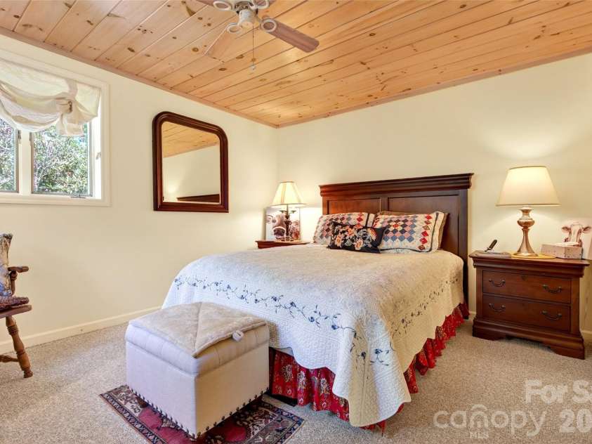 334 Harbor Lake Road, Newland, NC 28657.  MLS# CAR4377588, YatesRealty ID 25749. 