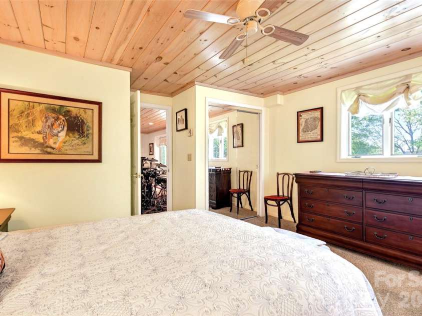334 Harbor Lake Road, Newland, NC 28657.  MLS# CAR4377588, YatesRealty ID 25749. 
