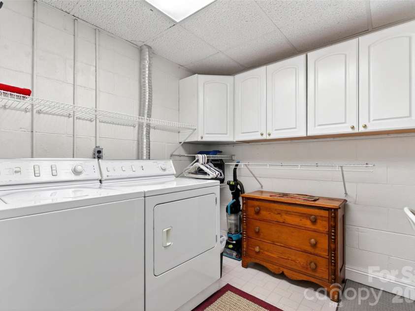 334 Harbor Lake Road, Newland, NC 28657.  MLS# CAR4377588, YatesRealty ID 25749. 