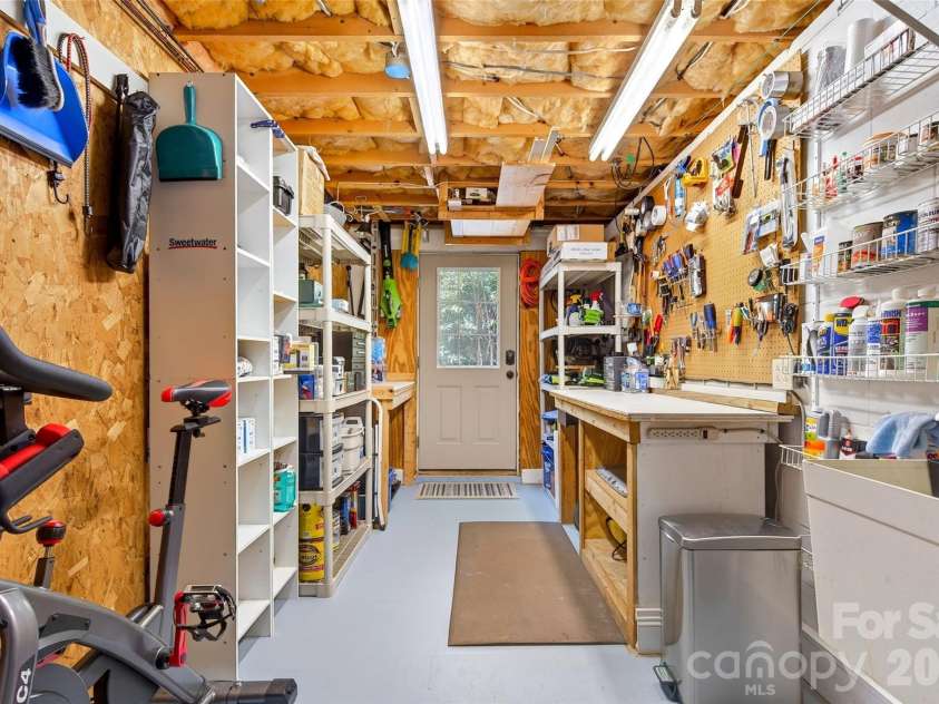 334 Harbor Lake Road, Newland, NC 28657.  MLS# CAR4377588, YatesRealty ID 25749. 