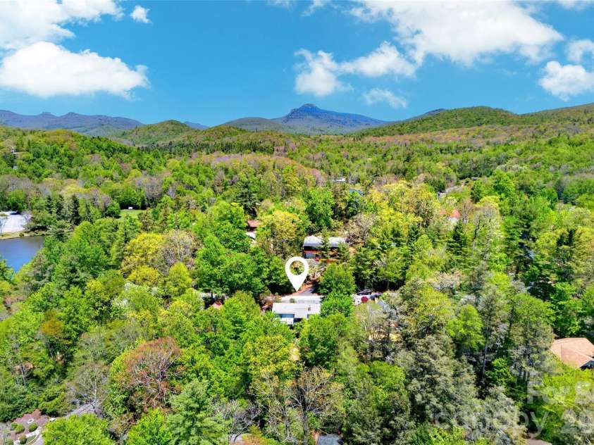 334 Harbor Lake Road, Newland, NC 28657.  MLS# CAR4377588, YatesRealty ID 25749. 