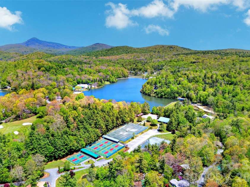 334 Harbor Lake Road, Newland, NC 28657.  MLS# CAR4377588, YatesRealty ID 25749. 