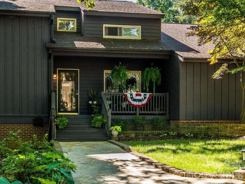 5232 Begonia Drive, Charlotte, NC 28215.  MLS# CAR4350341, YatesRealty ID 2575. 