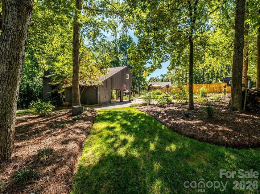 5232 Begonia Drive, Charlotte, NC 28215.  MLS# CAR4350341, YatesRealty ID 2575. 