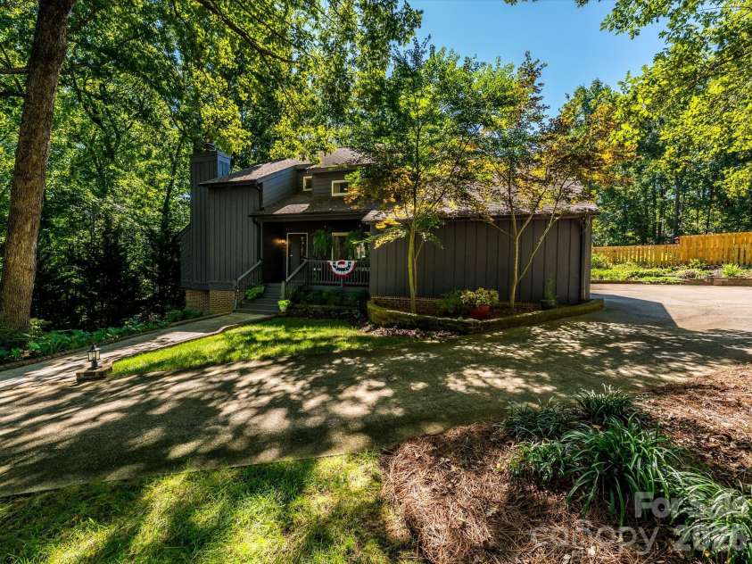 5232 Begonia Drive, Charlotte, NC 28215.  MLS# CAR4350341, YatesRealty ID 2575. 