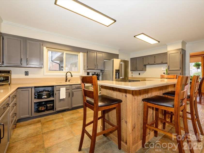 5232 Begonia Drive, Charlotte, NC 28215.  MLS# CAR4350341, YatesRealty ID 2575. 