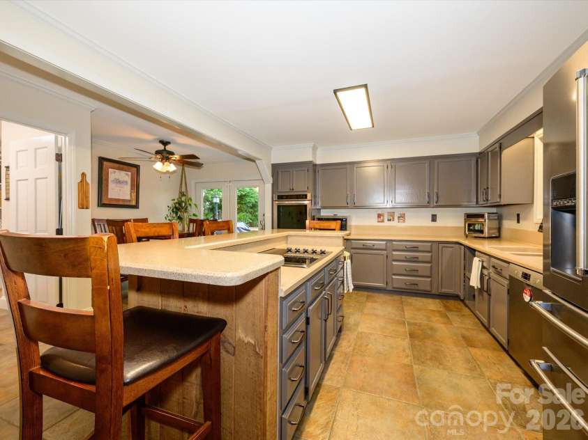 5232 Begonia Drive, Charlotte, NC 28215.  MLS# CAR4350341, YatesRealty ID 2575. 