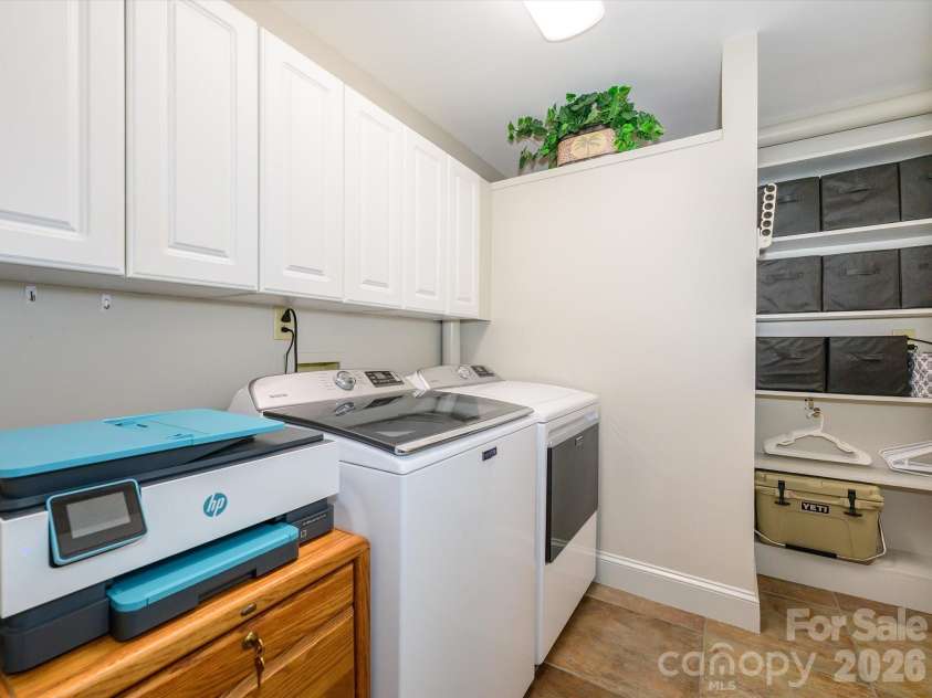 5232 Begonia Drive, Charlotte, NC 28215.  MLS# CAR4350341, YatesRealty ID 2575. 