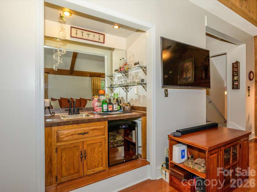 5232 Begonia Drive, Charlotte, NC 28215.  MLS# CAR4350341, YatesRealty ID 2575. 