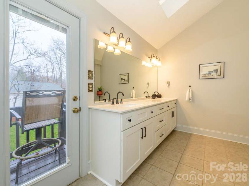 5232 Begonia Drive, Charlotte, NC 28215.  MLS# CAR4350341, YatesRealty ID 2575. 