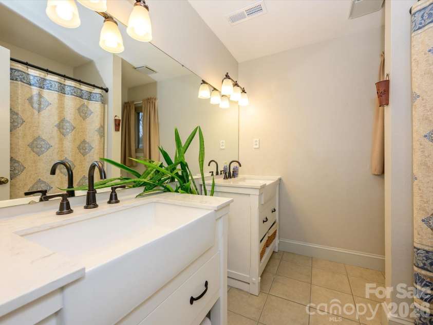 5232 Begonia Drive, Charlotte, NC 28215.  MLS# CAR4350341, YatesRealty ID 2575. 