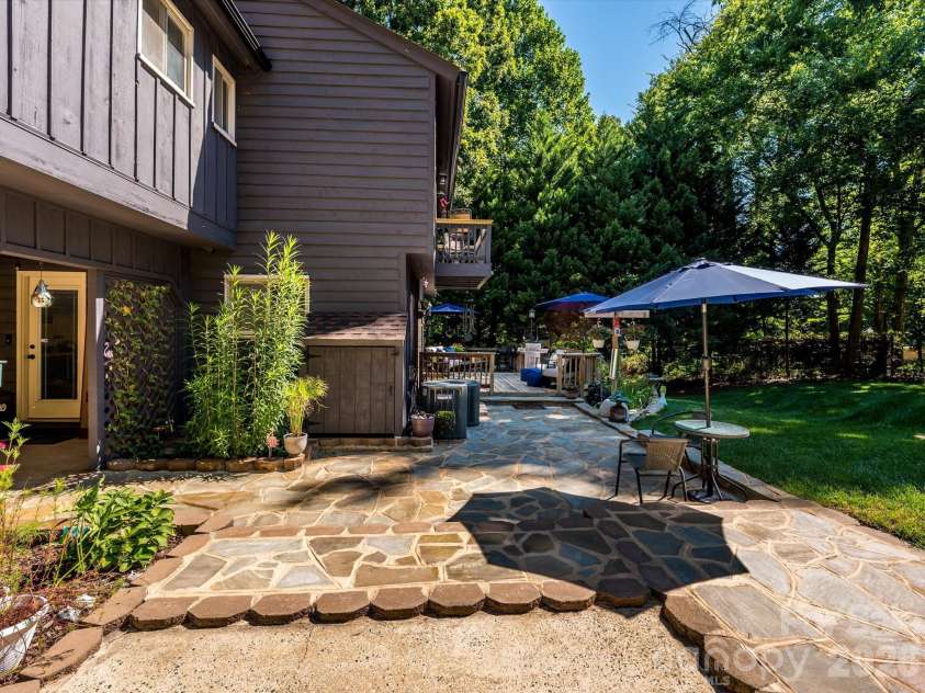 5232 Begonia Drive, Charlotte, NC 28215.  MLS# CAR4350341, YatesRealty ID 2575. 