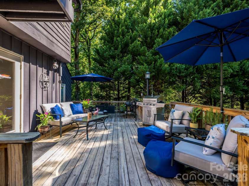 5232 Begonia Drive, Charlotte, NC 28215.  MLS# CAR4350341, YatesRealty ID 2575. 