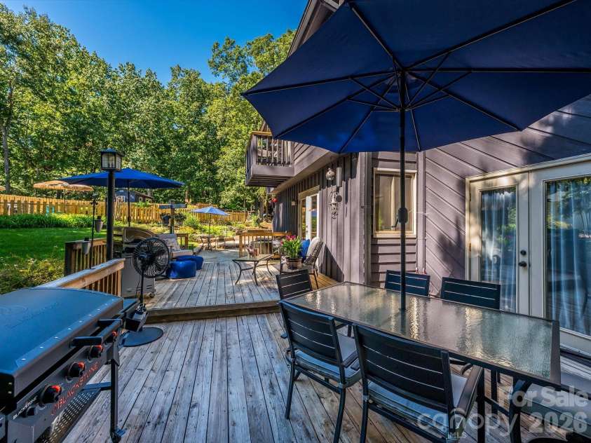 5232 Begonia Drive, Charlotte, NC 28215.  MLS# CAR4350341, YatesRealty ID 2575. 