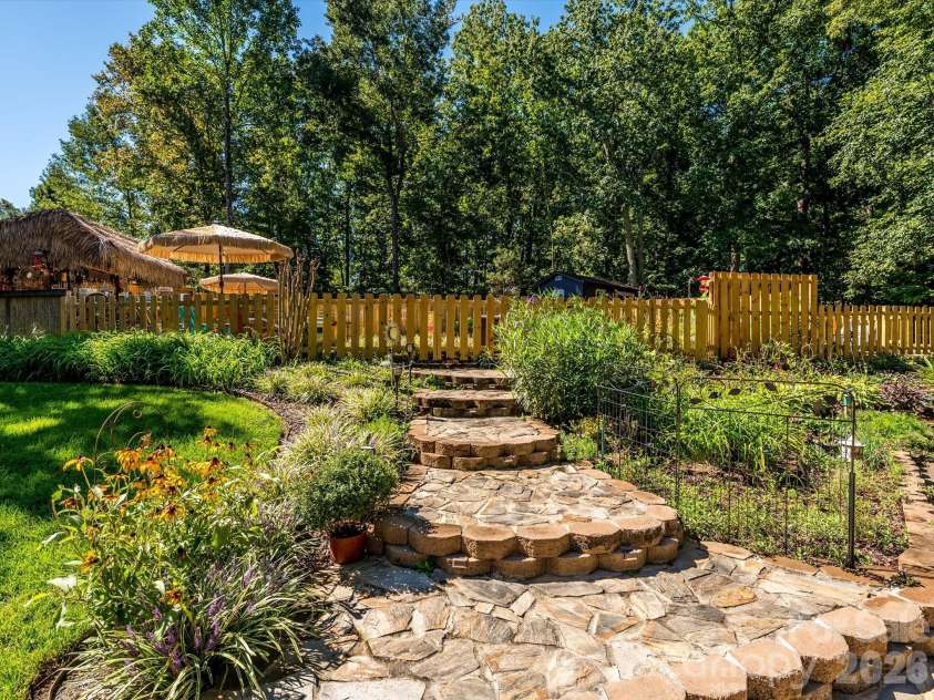 5232 Begonia Drive, Charlotte, NC 28215.  MLS# CAR4350341, YatesRealty ID 2575. 