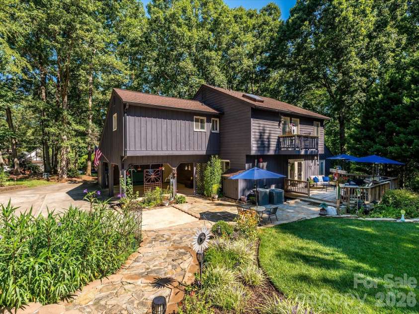 5232 Begonia Drive, Charlotte, NC 28215.  MLS# CAR4350341, YatesRealty ID 2575. 