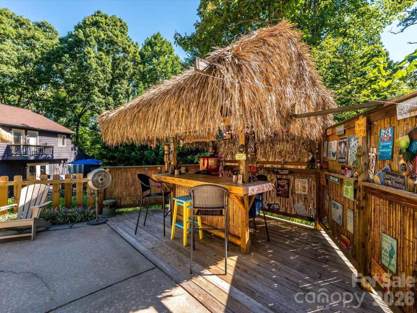 5232 Begonia Drive, Charlotte, NC 28215.  MLS# CAR4350341, YatesRealty ID 2575. 