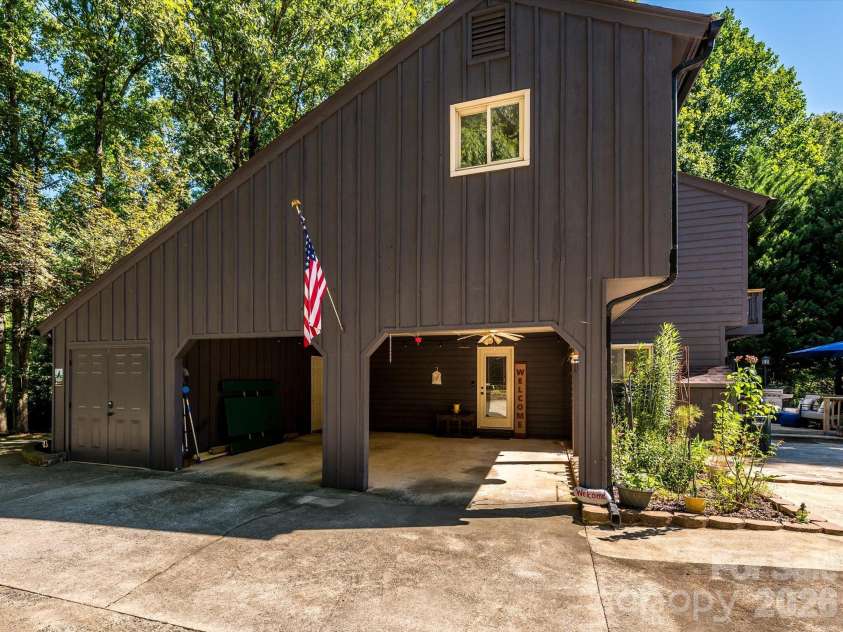 5232 Begonia Drive, Charlotte, NC 28215.  MLS# CAR4350341, YatesRealty ID 2575. 